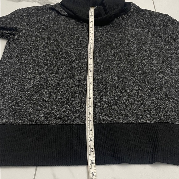 Harve Benard Charcoal and Black Cowl Neck Top Side Slits Sz M - Picture 10 of 11